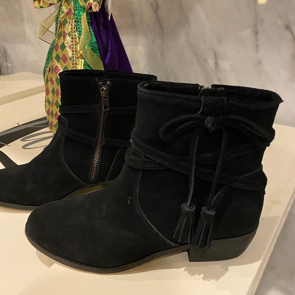 MINNETONKA CASUAL BOOTIES